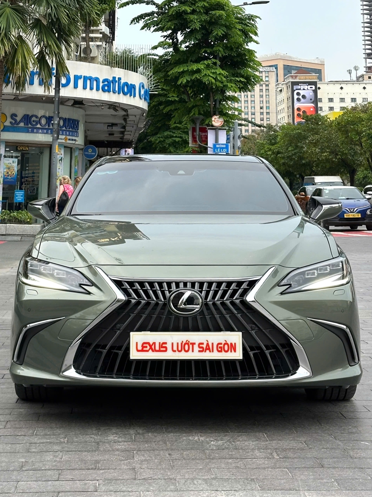 Lexus ES250 2023 siêu lướt 5.000km Xanh Sunlight Green