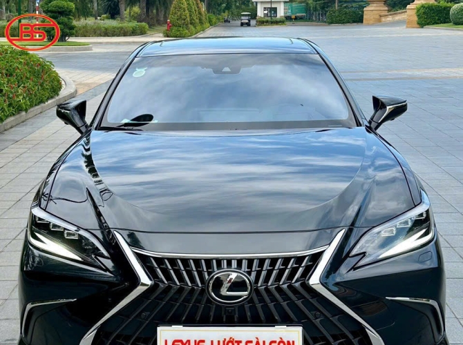 Lexus ES250 2022 Màu đen nội thất nâu da bò