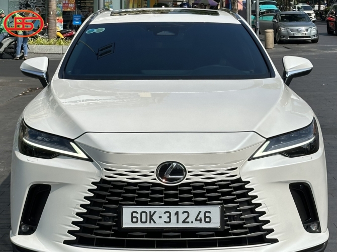 RX 350 Premium 2023 siêu lướt 9 ngàn km, mới 99%