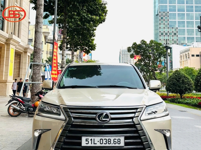 Lexus LX570 2016 vàng cát lướt 30.000km