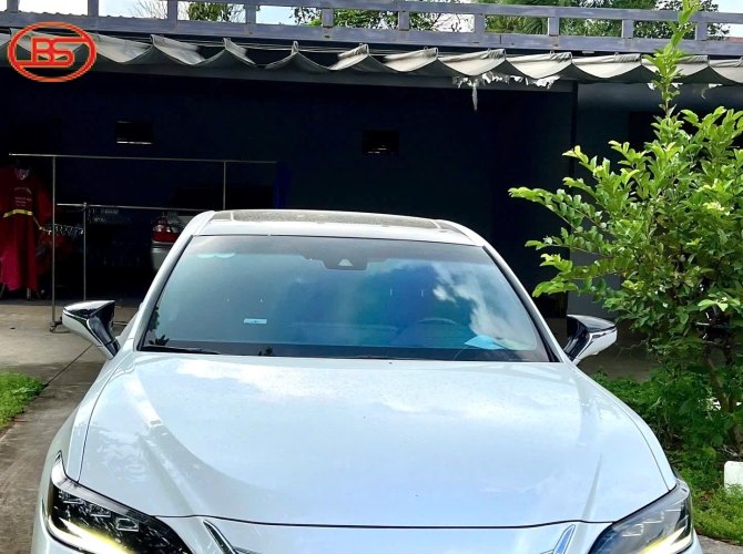 Siêu phẩm ES300h 2022 lướt 23.000km