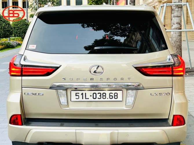 Lexus LX570 2016 vàng cát lướt 30.000km