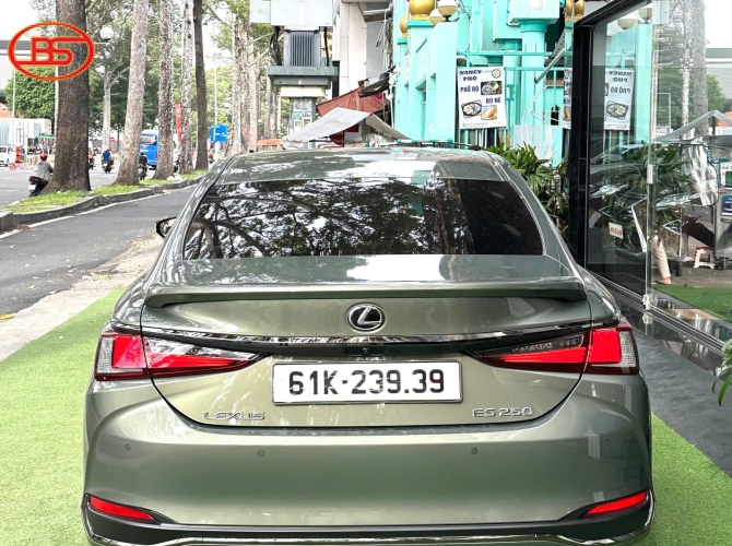 Siêu phẩm ES250 2023 Fsport mới cập bến