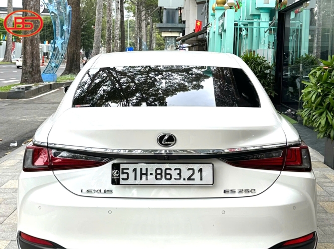 Lexus ES250 Trằng 2021 lướt 11.000km