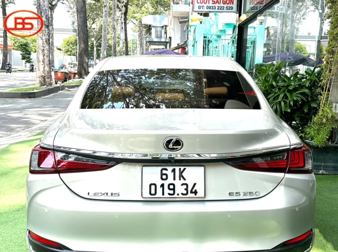 ES250 vàng cát siêu lướt chỉ 8000km