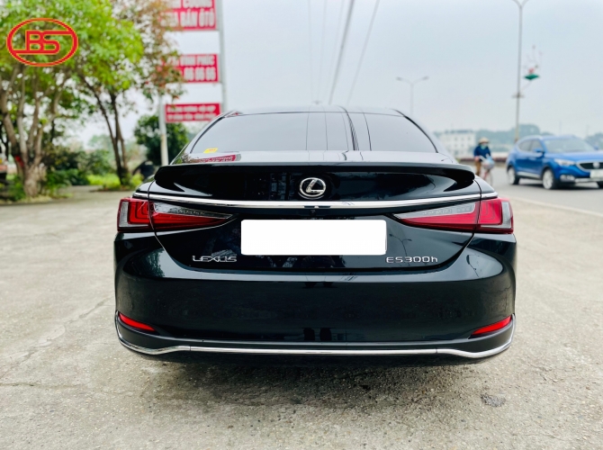 ES300H ĐEN ODO 620KM