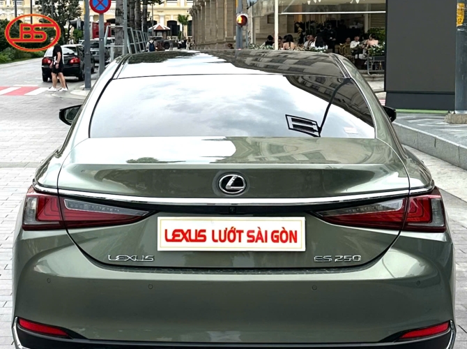 Lexus ES250 2023 siêu lướt 5.000km Xanh Sunlight Green