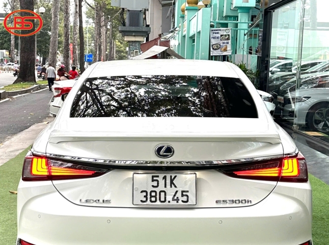 Siêu phẩm ES300H cập bến nhà Lexus Lướt