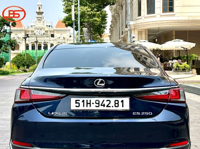 Lexus ES250 2021 lướt chỉ 32.000km