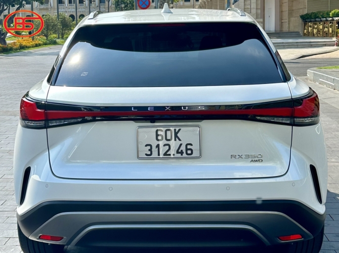 RX 350 Premium 2023 siêu lướt 9 ngàn km, mới 99%