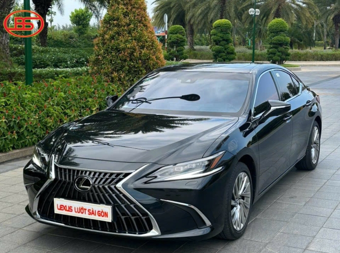 Lexus ES250 2022 Màu đen nội thất nâu da bò
