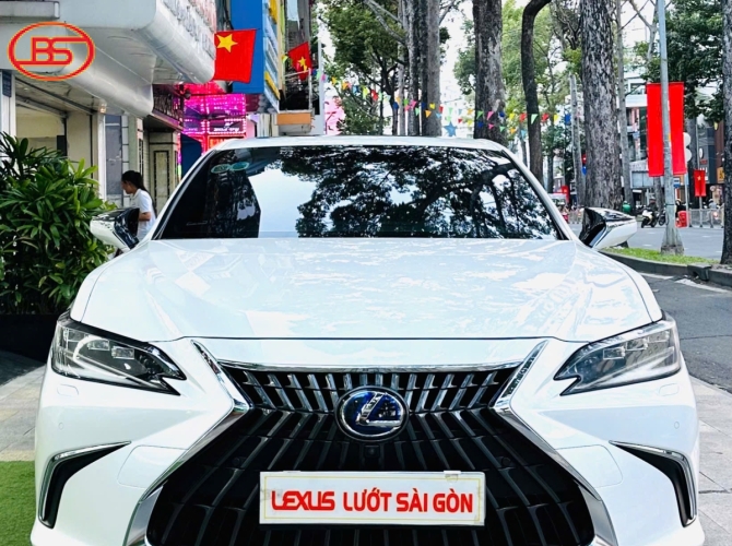 Lexus ES300H 2022 odo 61.000km trắng siêu tiết kiệm xăng
