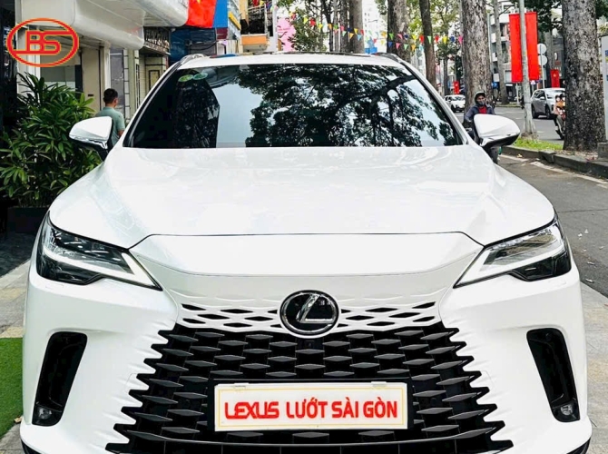 Lexus RX350H 2025 6.800km siêu lướt với màu trắng