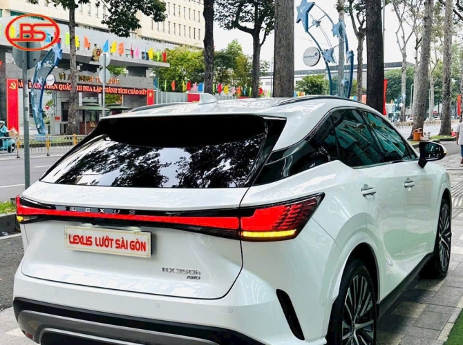 Lexus RX350H 2025 6.800km siêu lướt với màu trắng