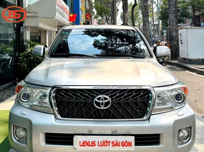 Siêu phẩm Toyota LandCruiser LC200 2014 với odo 180.000km