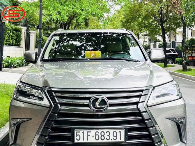 Siêu phẩm LX570 2016 màu Ghi Xám với odo 140.000km 