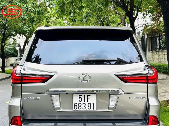 Siêu phẩm LX570 2016 màu Ghi Xám với odo 140.000km 