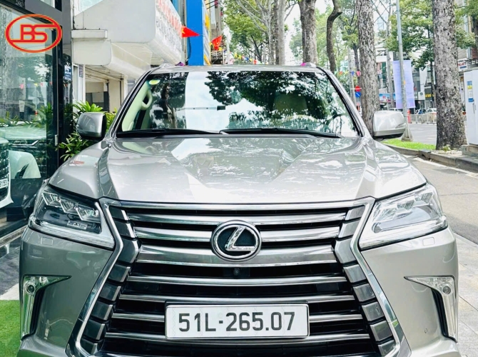 Siêu phẩm LX570 2016 màu Ghi Xám với odo 140.000km 
