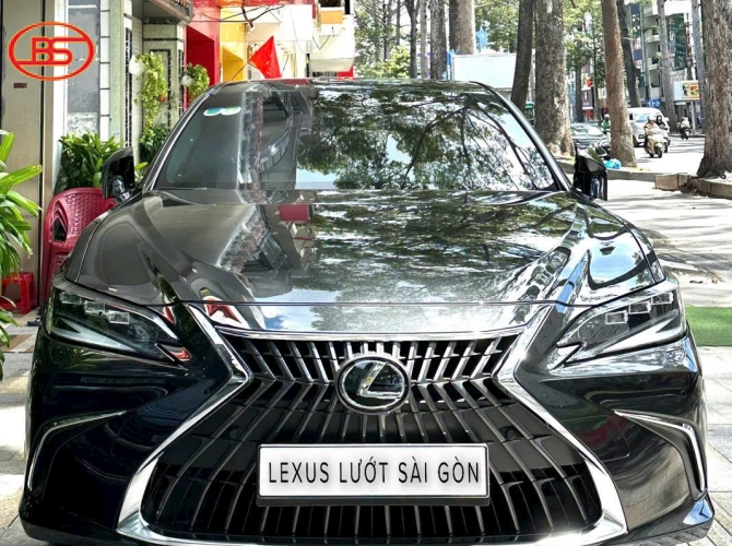 Siêu phẩm ES250 đen 2023 6.200km siêu lướt