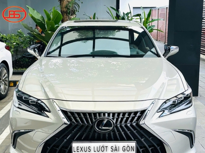 Siêu lướt với ES250 2025 5000km vàng be sang trọng