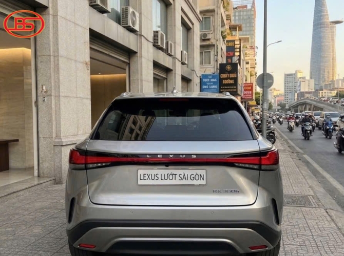 Siêu phẩm RX350H premium 2025 lướt 8.000km