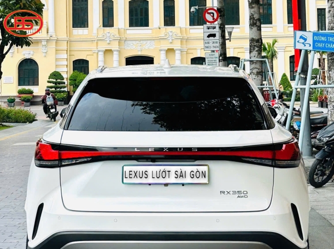 Siêu phẩm RX350 pre 2023 Trắng với odo 83.000km