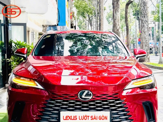 Siêu phẩm RX350 đỏ premium 2023 với odo 31.000km