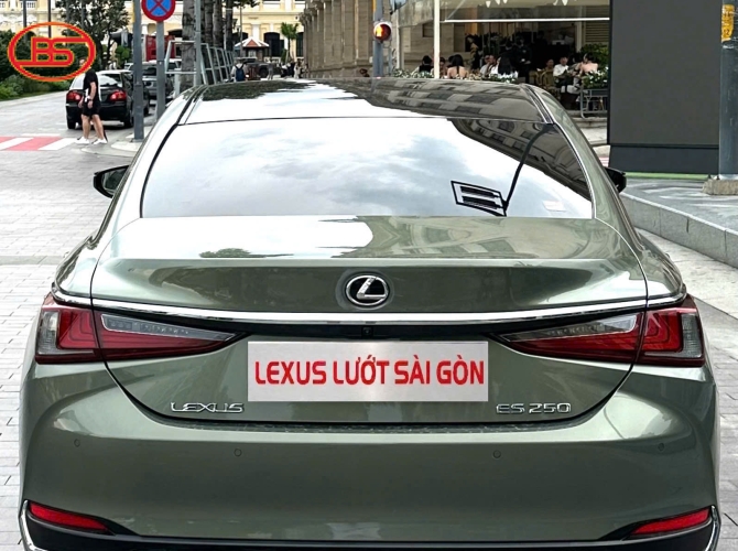 Lexus ES250 2025 SUNLIGHT GREEN với odo 12.000km quá đẹp