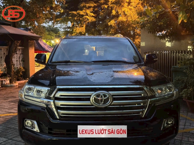 TOYOTA LAND CRUISER LC200 4.6 VX 2016 với odo 215.000km