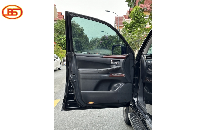 LX570 (sản xuất 2013) bản full (S) cao cấp nhất