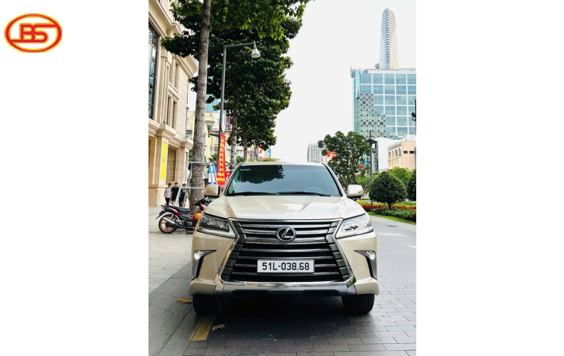 Lexus LX570 2016 vàng cát lướt 30.000km
