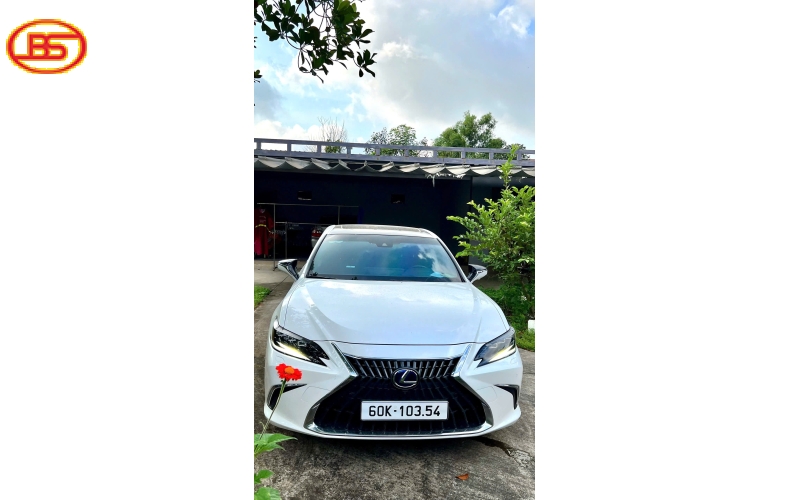 Siêu phẩm ES300h 2022 lướt 23.000km
