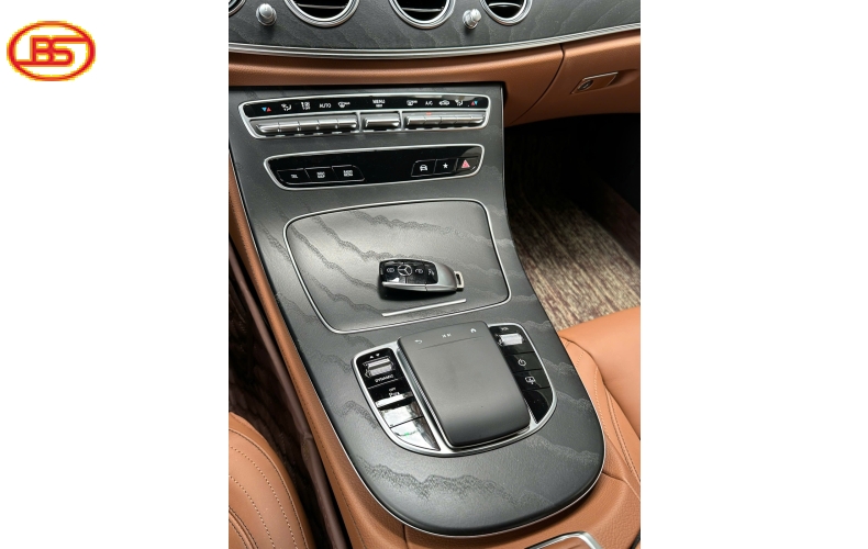 Mercedes-Benz E300 SX2023 XE MỚI 100%