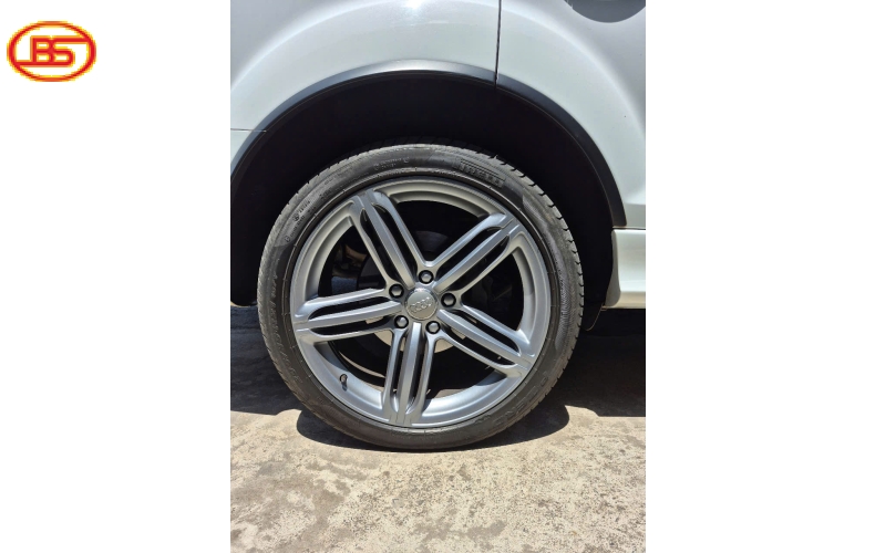 Audi Q7 2012 vừa cập bến