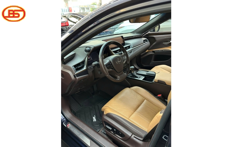 Lexus ES250 2021 lướt chỉ 32.000km
