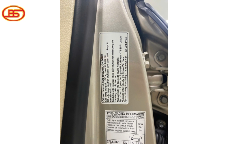 Lexus LX570 2016 vàng cát lướt 30.000km