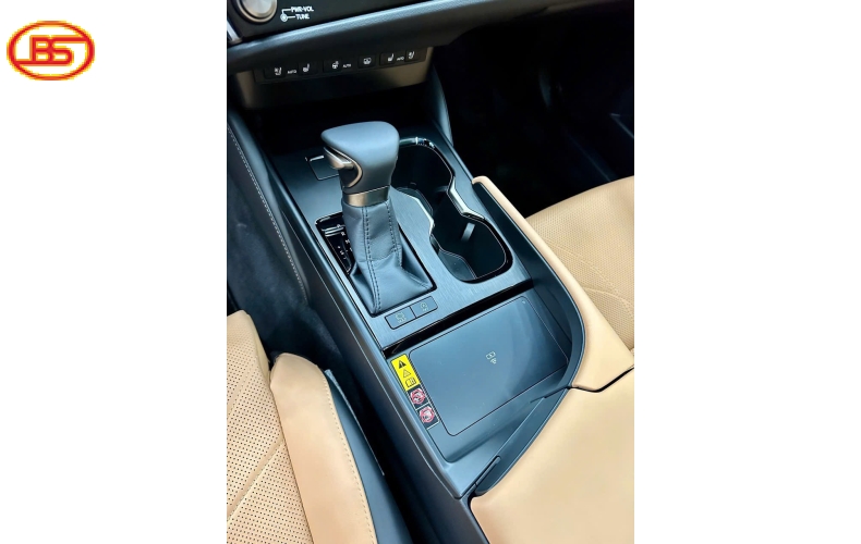 Lexus ES250 2022 Màu đen nội thất nâu da bò