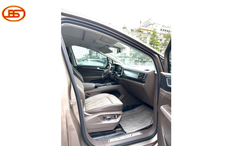 VOLKSWAGEN VILORAN 2024 odo 13.000km