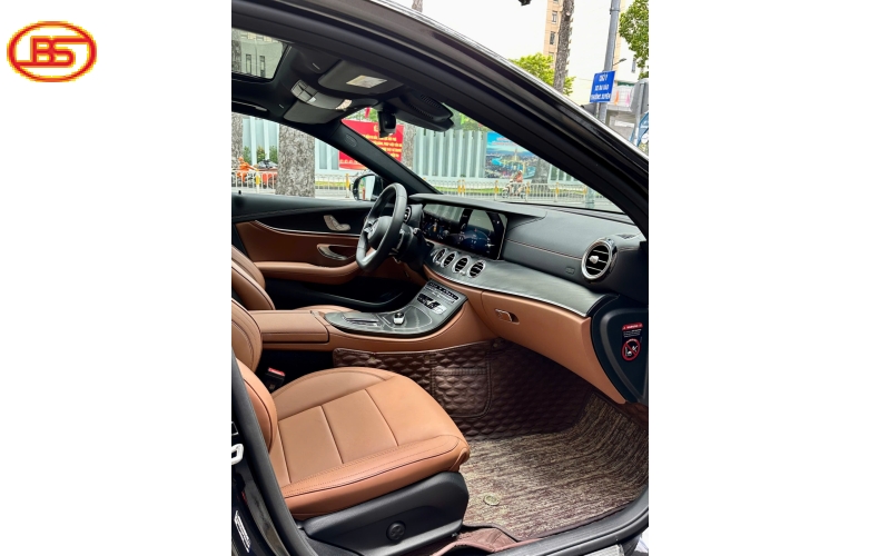 Mercedes-Benz E300 SX2023 XE MỚI 100%