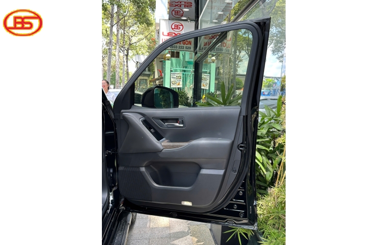Siêu phẩm cập bến LC300 2024