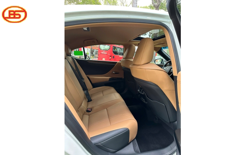Siêu phẩm ES250 2021 lướt 19000km Trắng