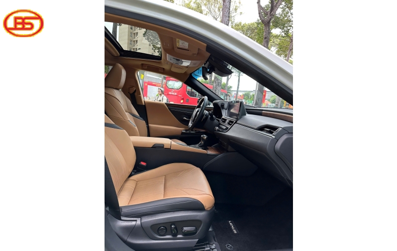 Siêu phẩm ES250 2021 lướt 19000km Trắng