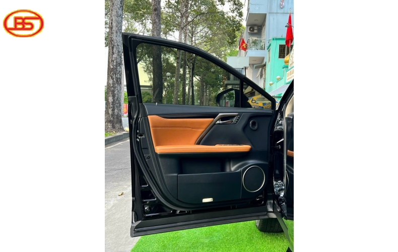 Lexus RX300 2020 đen nội thất nâu