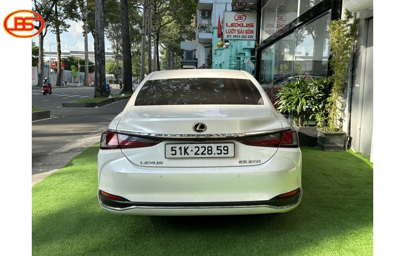 ES250(sản xuất 2022) siêu lướt 8 ngàn Km