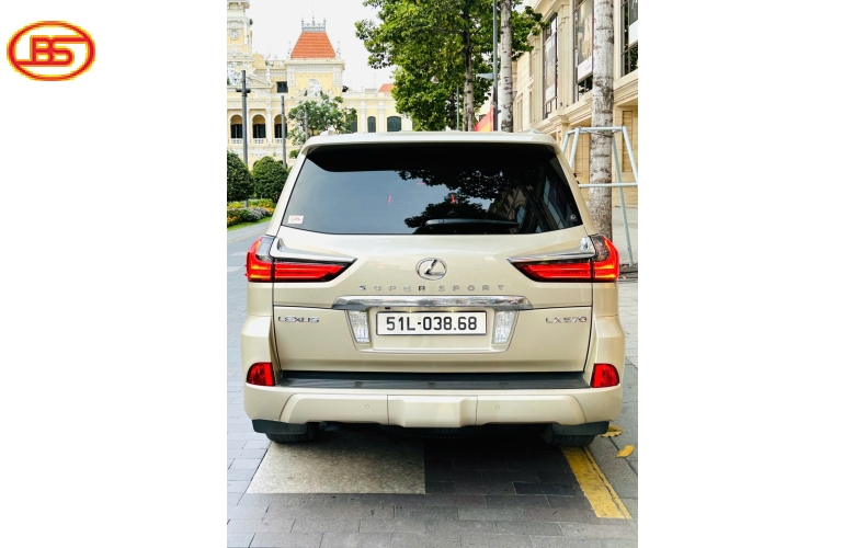 Lexus LX570 2016 vàng cát lướt 30.000km