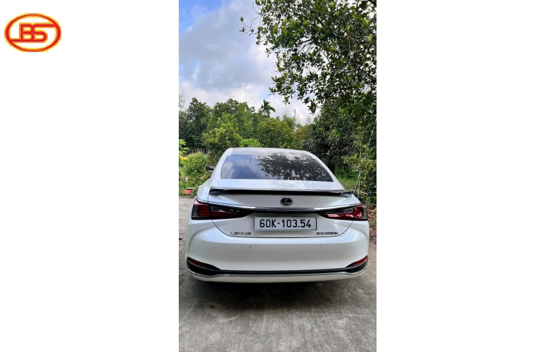Siêu phẩm ES300h 2022 lướt 23.000km