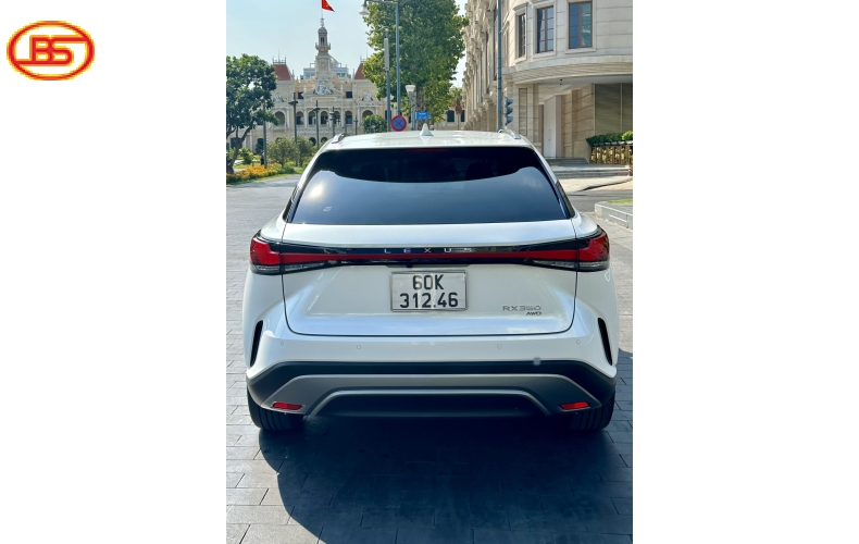 RX 350 Premium 2023 siêu lướt 9 ngàn km, mới 99%