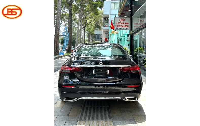 Mercedes-Benz E300 SX2023 XE MỚI 100%