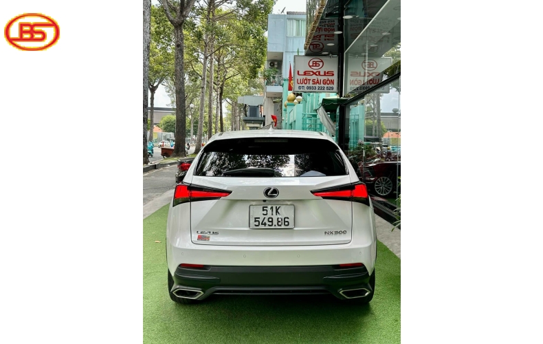 Lexus NX300 2019 trắng nội thất đỏ