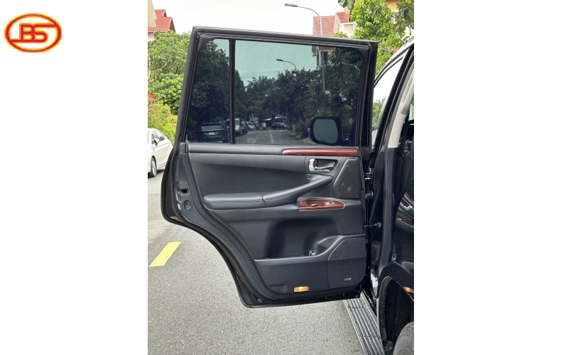 LX570 (sản xuất 2013) bản full (S) cao cấp nhất